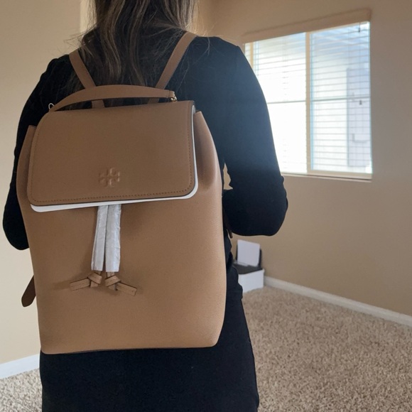 New✨tory burch Thea With Gold Hardware Pebbled Leather Backpack (tan/triamisu) - Picture 11 of 14